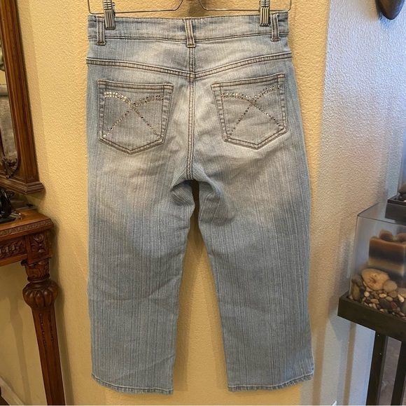 CACHE Women Light Blue Rhinestone Bling Bling Stretchy Cropped Jeans Size 4 - Picture 1 of 7
